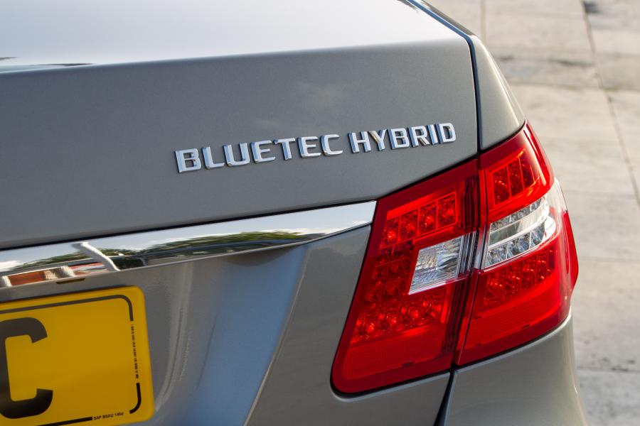  Mercedes-Benz E300 Hybrid Saloon 2012 года  (фото 31 из 58)